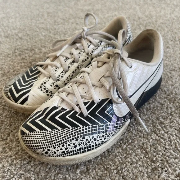 Youth Nike Cristiano Ronaldo Indoor soccer shoes - Picture 2 of 10